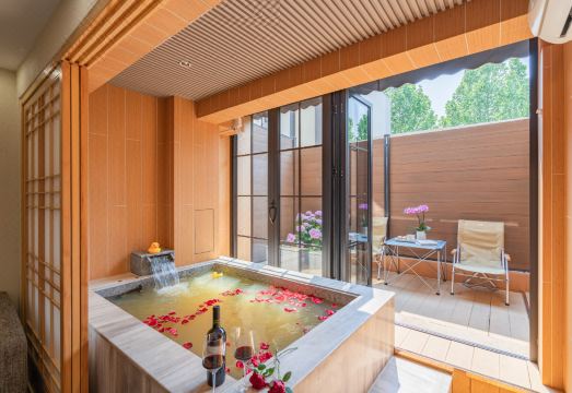 Palace Hot Spring Hotel (Beijing Changping Xiaotangshan Hot Spring Resort)Hotel Overview