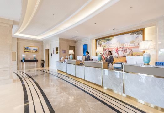 Vienna Hotel Dehong Longchuan Hotel Overview