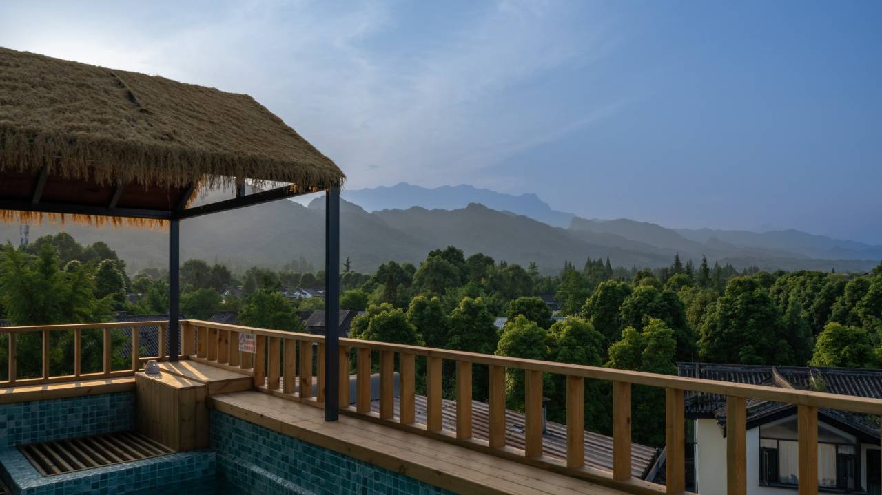 若朴民宿(青城山高铁站前山景区店)图片