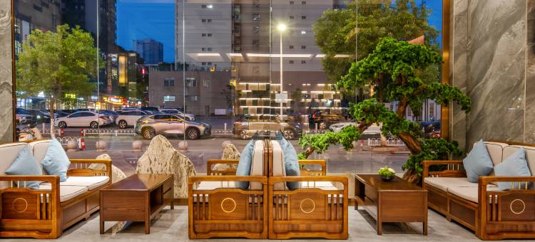 尚府轻居酒店(茂名高铁站东信时代广场店)图片