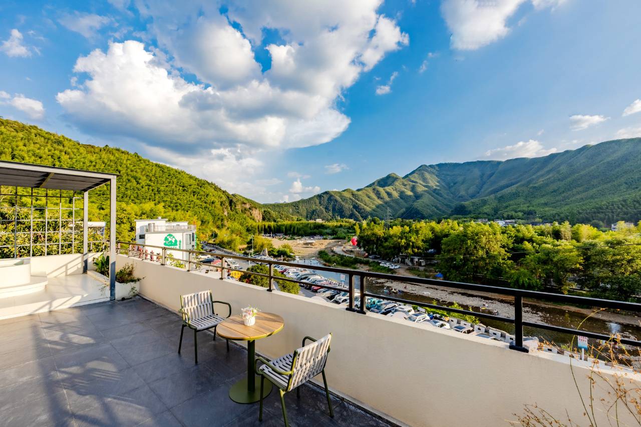 尘隐·山野溯溪·泳池咖啡·ins风智能美宿(泾县月亮湾风景区店)图片
