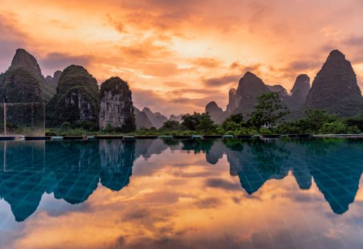 在水一方酒店（阳朔十里画廊遇龙河店）外景图