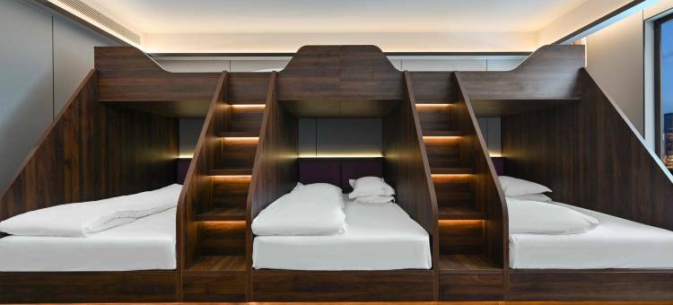 和光·ALIENSPACE外星人电竞酒店(青岛台东步行街台东地铁站店)图片