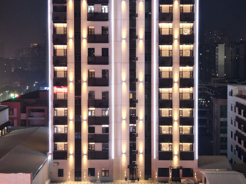 始兴石湖广场雲朵酒店