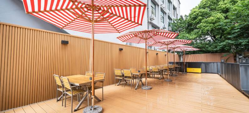 船长五号青年酒店(东华大学延安西路地铁站店)图片