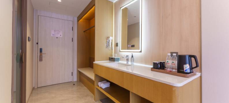 柏丽艾尚国际酒店(大连星海公园黑石礁地铁站店)图片