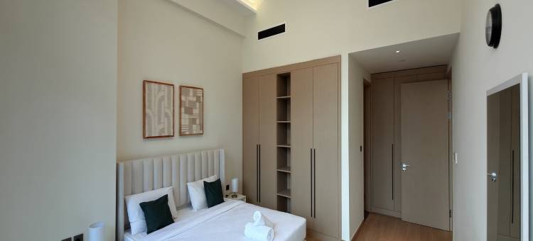 Westview Garden Spacious Balcony Room with Pool Gym Access in JVC图片