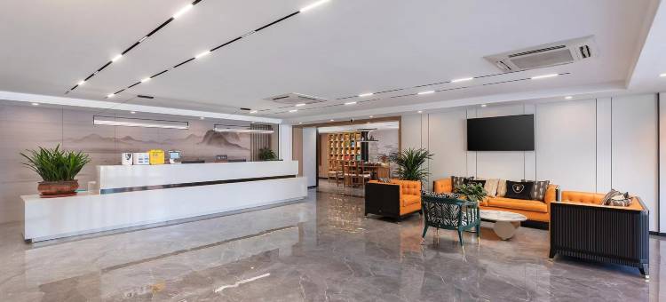 轻住酒店(济钢体育馆鲍山地铁站店)图片