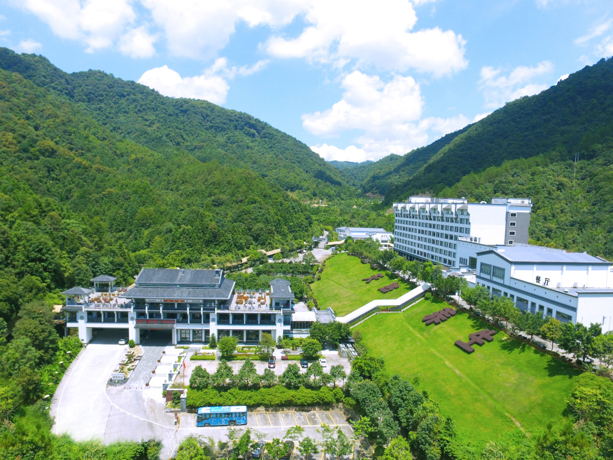 Xinfeng Utop Spring Primeval Forest ResortsHotel Overview