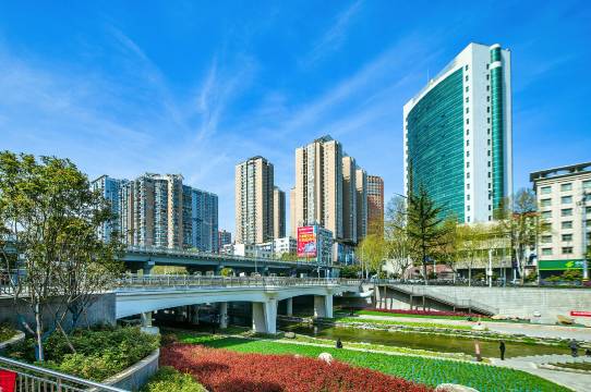 亚·朵ATOUP360°云端城景AI智能酒店(十堰五堰商场人民医院店)图片