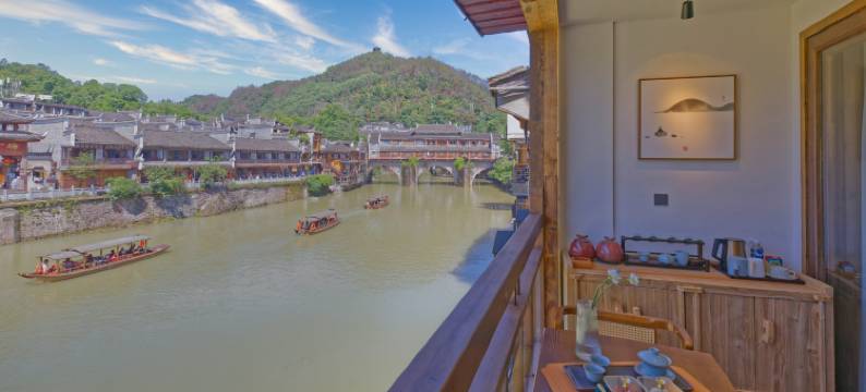 凤凰古城山也江景民宿图片