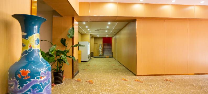 青岛华尊臻选商务酒店(黄岛金沙滩度假区唐岛湾海滨公园店)图片