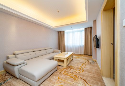 Vienna Hotel Shenzhen Sports Center Bagualing Subway Station BranchHotel Overview