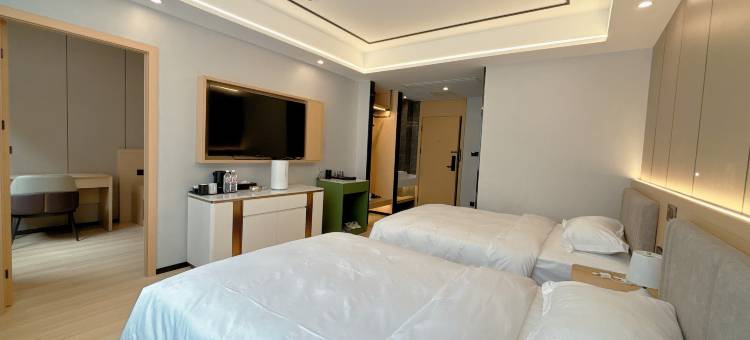 芒康朗庭假日酒店图片