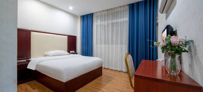 驿路·枫情商务酒店(宜春高安安居路鹏泰百货店)图片