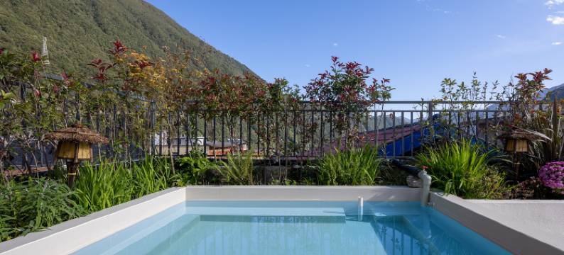 墨韵·云巅小住温泉民宿(海螺沟冰川森林公园游客中心店)图片