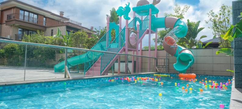 佛冈乐之谷凤凰温泉滑梯泳池别墅图片