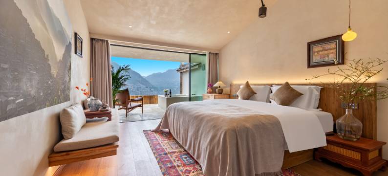 鸾喜·揽村设计师民宿(西江千户苗寨店)图片