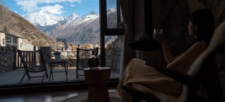 四姑娘山阅山四季隐宿(长坪沟景区店)图片