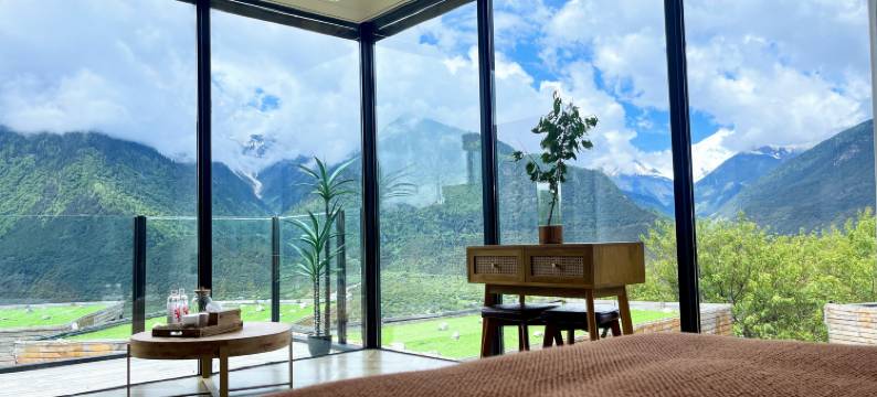 果然桃里酒店(林芝波密店)图片