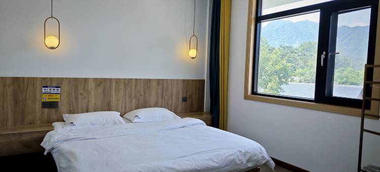 山坡上陌野山居民宿图片