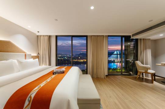 三佳酒店(南宁万达茂天誉城店)