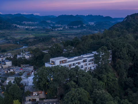 黄果树瀑布至也度假酒店