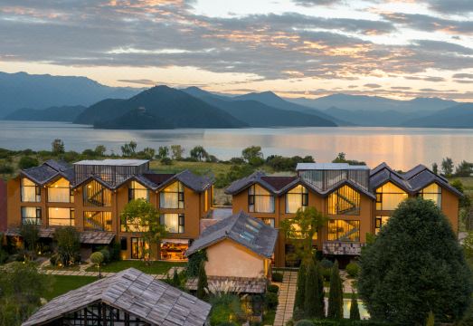 泸沽湖玉鹿庭湖景度假庄园外景图