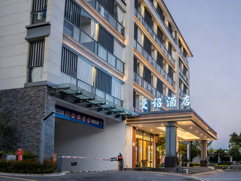 腾冲曼诏酒店(和顺里店)