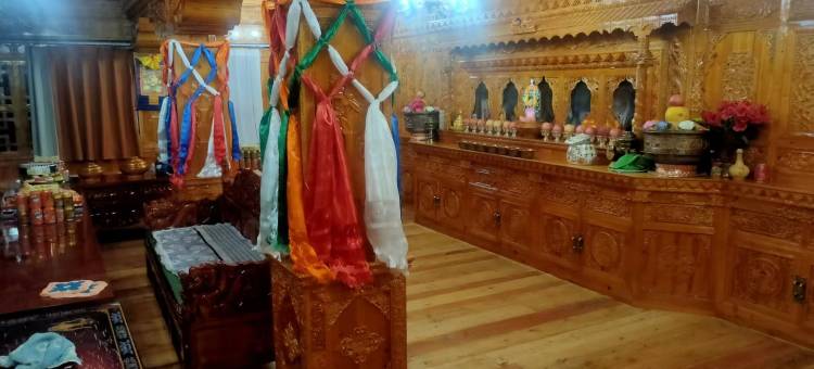 道孚雪山民宿图片