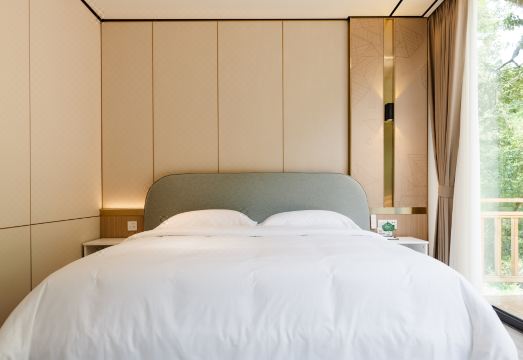 Gongtong Mountain Lodge Hotel Overview