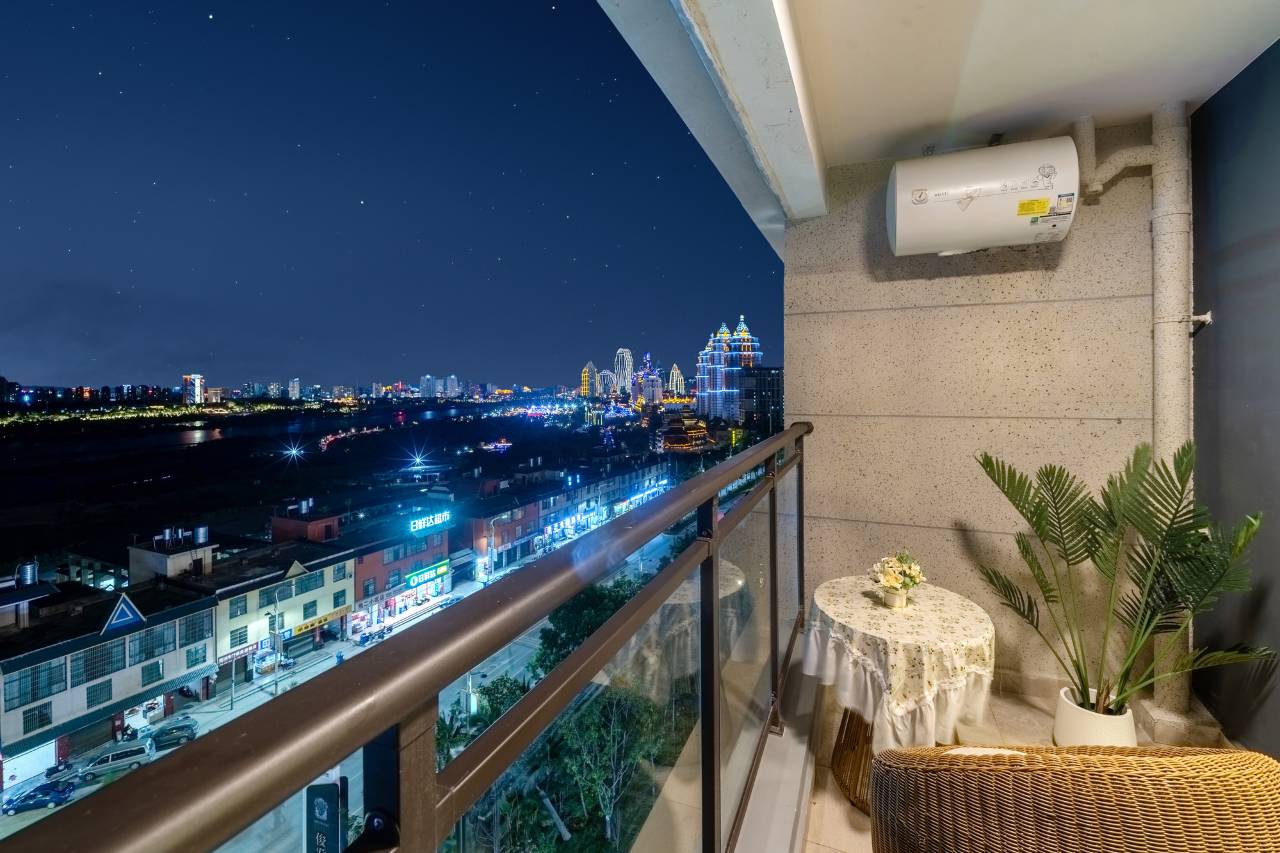 悦乐美宿(景洪告庄西双景夜市店)图片