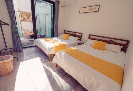 Serene Lotus Waterfront Retreat (Jiangnan Boutique Homestay in Shanghai Zhujiajiao Ancient Town) Hotel Overview