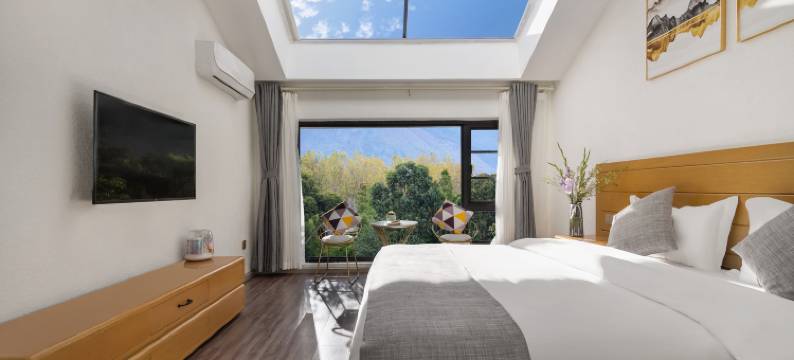 仟尚主题客栈(大理古城洱海门店)图片