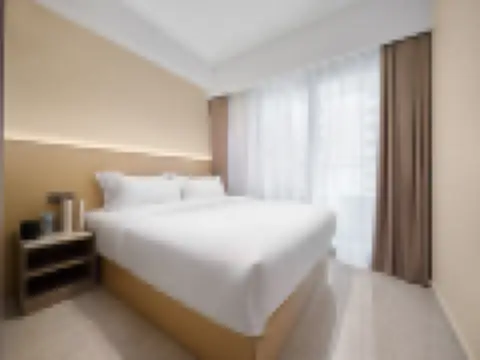 巨幕電影套房（極光TV會員+陽台+洗衣機冰箱）