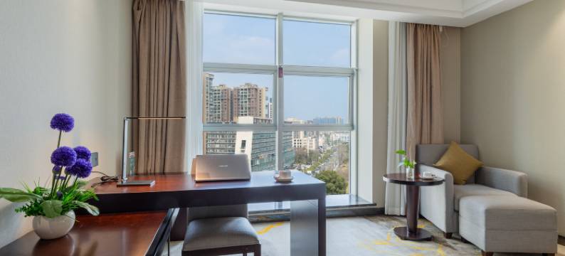 成都殷皇假日酒店(蜀新天街郫筒地铁站店)图片