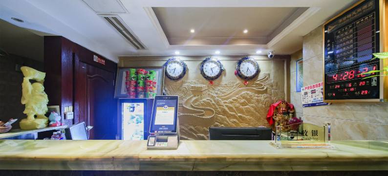 菲诗特风尚民宿(泽胜中央广场店)图片