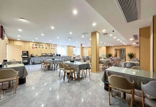 Eiffel Hotel Dazhu Hotel Overview