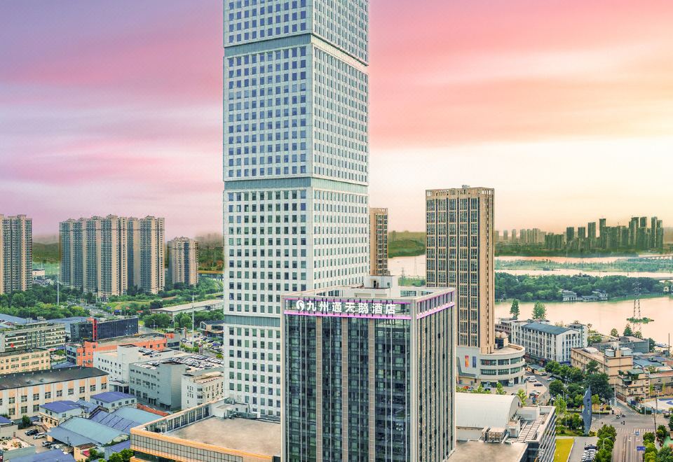 武汉九州通天鹅酒店外景图