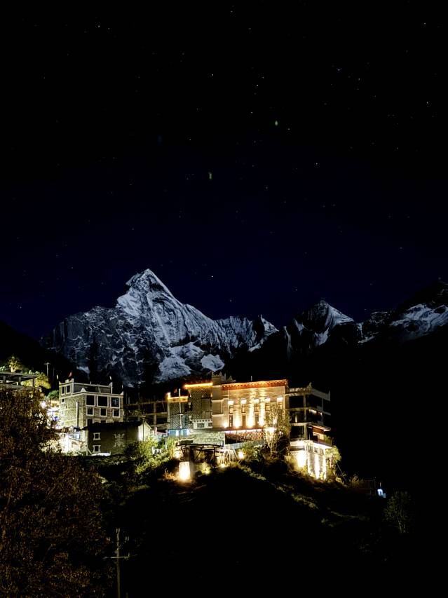 四姑娘山星山月影·悬崖民宿(长坪沟景区店)图片