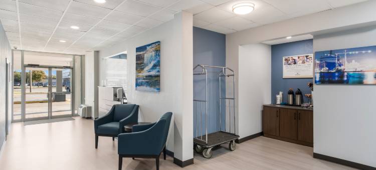 红屋之家城市工作室纽波特新闻 - 汉普顿西(HomeTowne Studios Newport News - Hampton West)图片