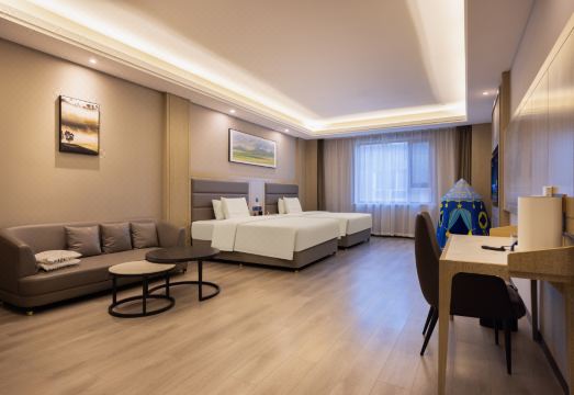 和田夜市团结广场亚朵酒店外景图