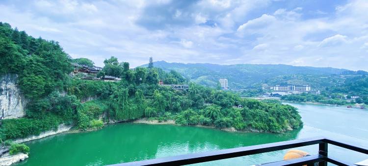 禧粤·临瀑180度江景客栈(芙蓉镇景区大瀑布店)图片