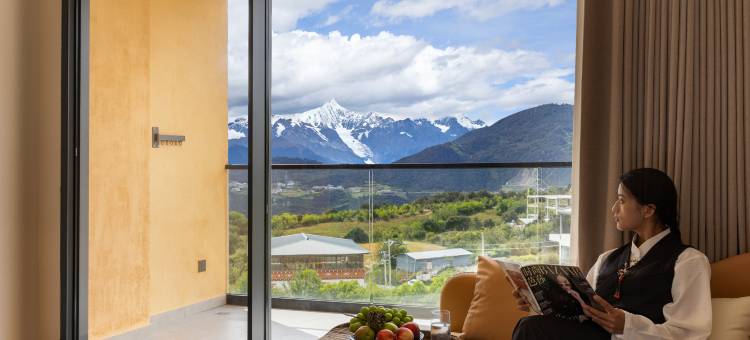 远山梅里酒店(雾浓顶店)图片