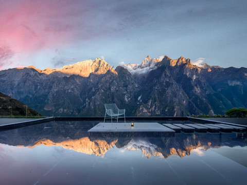 香格里拉市Cloud  Way·云途山舍·精品民宿(虎跳峡镇本地湾店)