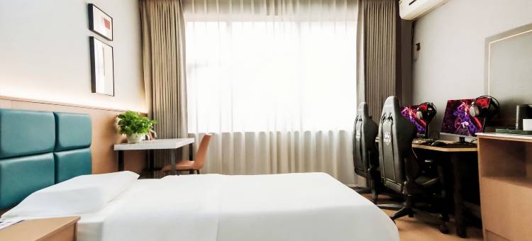 蚂蚁·光年电竞酒店(潜江江汉艺术职业学院店)图片