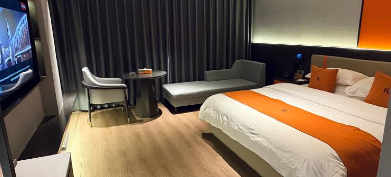 R ROYALSS HOTEL(昆玉站店)图片