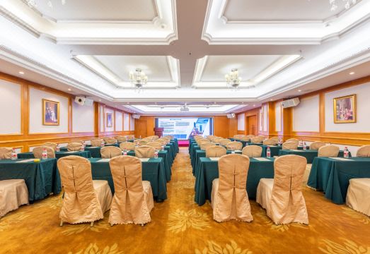 Vienna International Hotel (Guangzhou Xintang High Speed Railway Station Cowboy City Branch)Hotel Overview