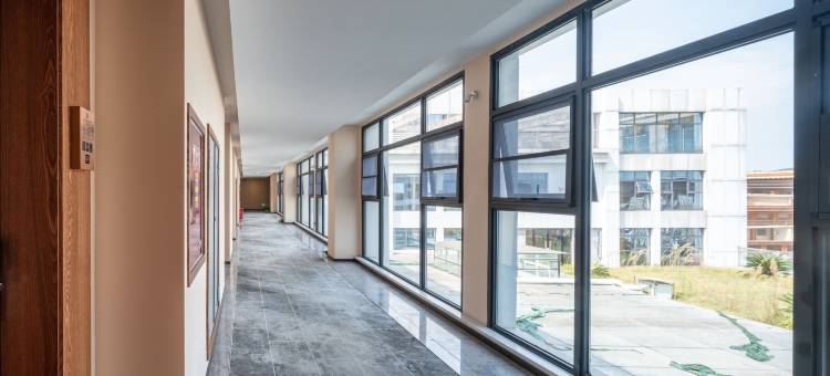 柏曼酒店(峨眉高铁站水晶广场店)图片