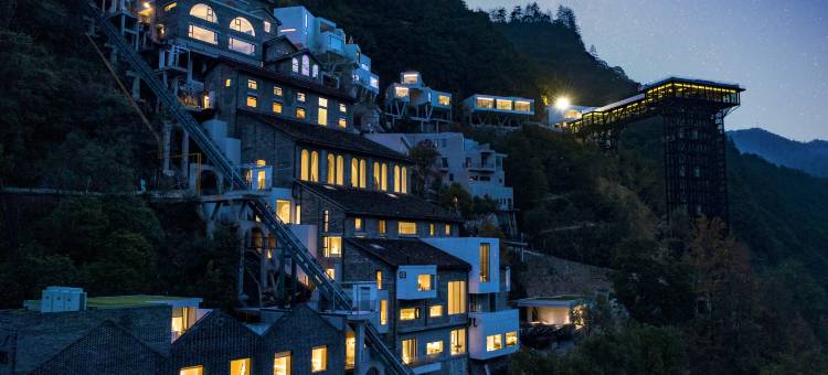 那云度假村悬崖上的天空之城图片